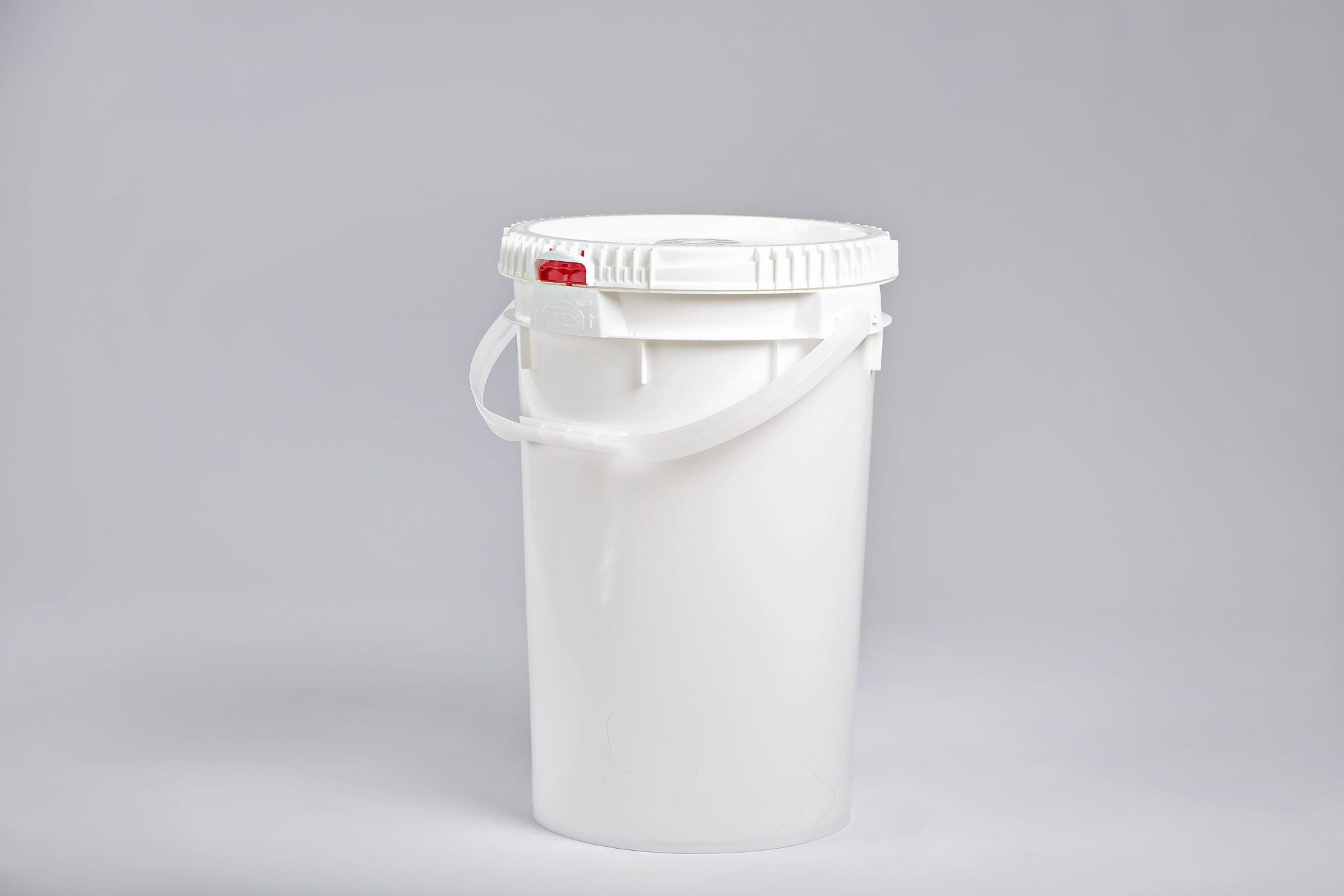 5 Gallon Food Grade White Plastic Bucket with Handle & Lid - Set of 6