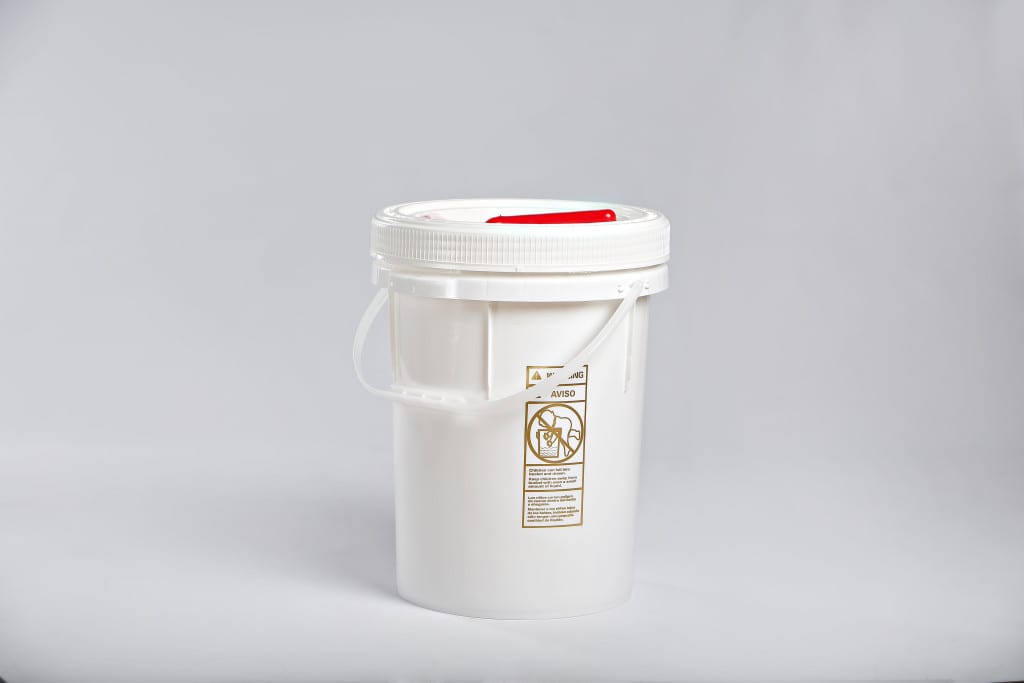 2.5 Gallon White Plastic Pail w/Plastic Handle, Threaded Opening, Life  Latch, UN Rated